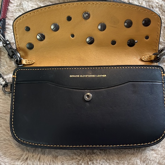 Coach 1941 souvenir wristlet/crossbody 3 charms included on bag GUC RARE 🚨 - Picture 4 of 16